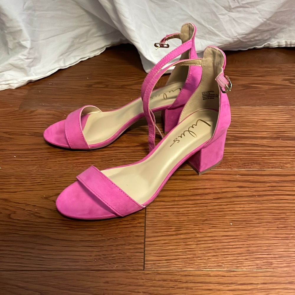 Size 7 1/2 but are a little big